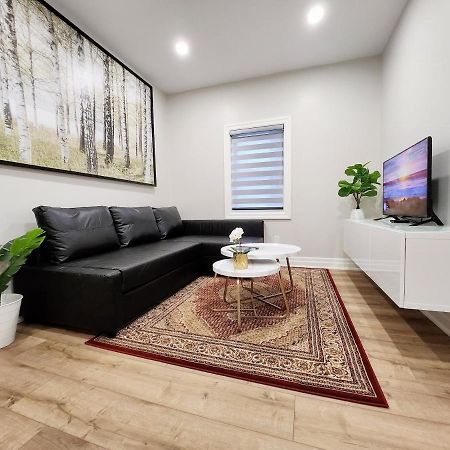 The Cozy Cove Modern King-Bedroom Full Apartment Sainte-Catherine Zewnętrze zdjęcie