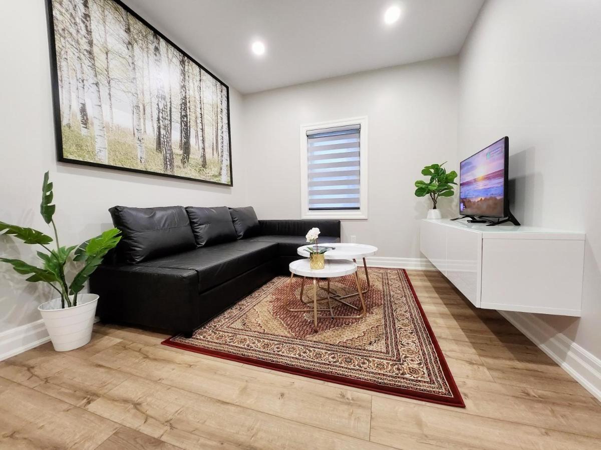 The Cozy Cove Modern King-Bedroom Full Apartment Sainte-Catherine Zewnętrze zdjęcie