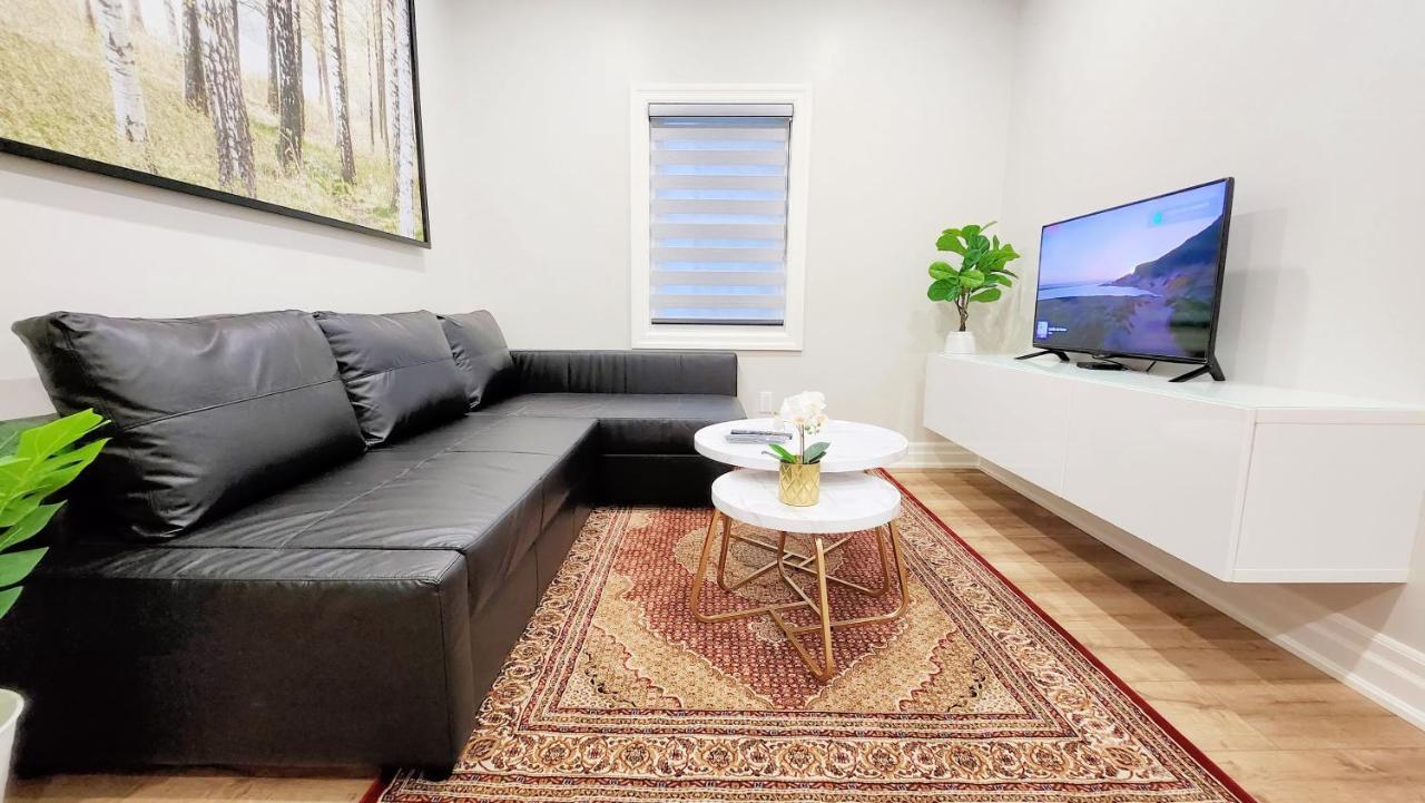 The Cozy Cove Modern King-Bedroom Full Apartment Sainte-Catherine Zewnętrze zdjęcie